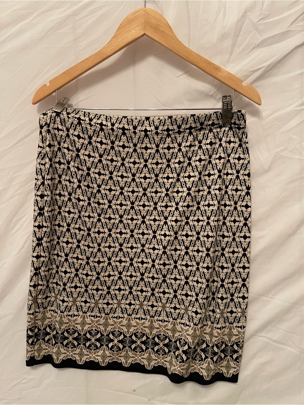 Max Studio Black and Cream Geometric Pencil Skirt
